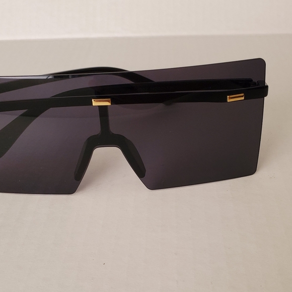 Sunglasses - Picture 3 of 6